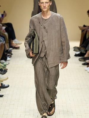 Коллекция Emporio Armani Menswear весна-лето 2026 (107887-emporio- armani-ss-06.jpg)